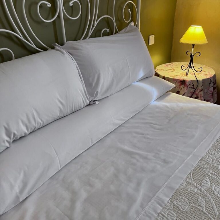 imagen cama doble de la Casa Rural en Saldaña de Ayllón