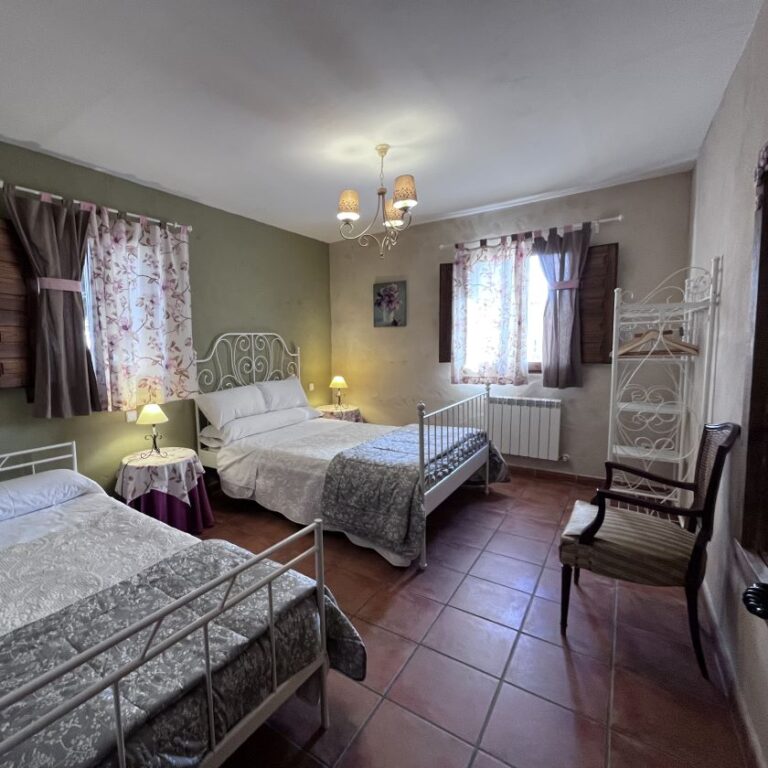 habitación triple de La Casa Rural en Saldaña de Ayllón